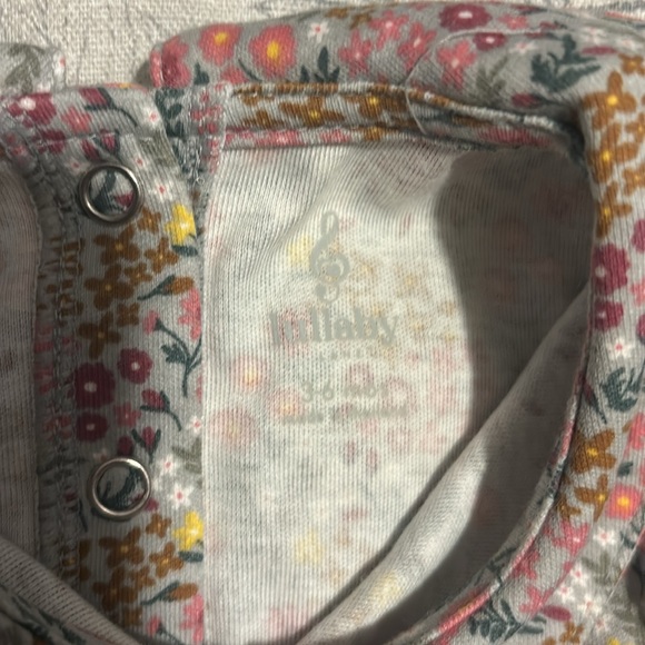 NWOT Lullaby Lane Girls long sleeve onesie - Picture 2 of 2